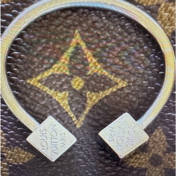 M got BAGS! Live show Friday !! - Picture 3 of 9